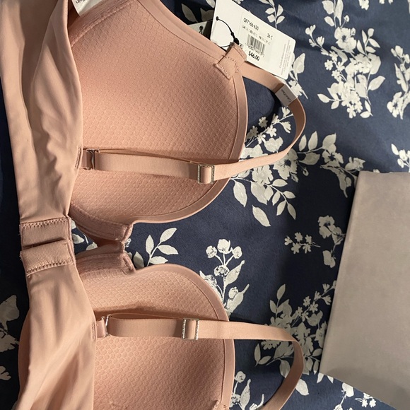 Brand new bra with tag . Calvin klain brand .  Size is 36 C - Picture 5 of 5